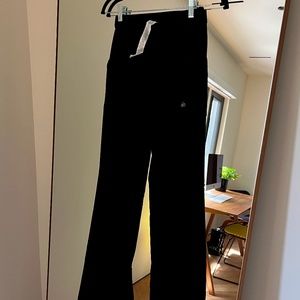 ALO YOGA - MICRO CORDUROY HIGH-WAIST WINTER BREAK FLARE PANT - Black